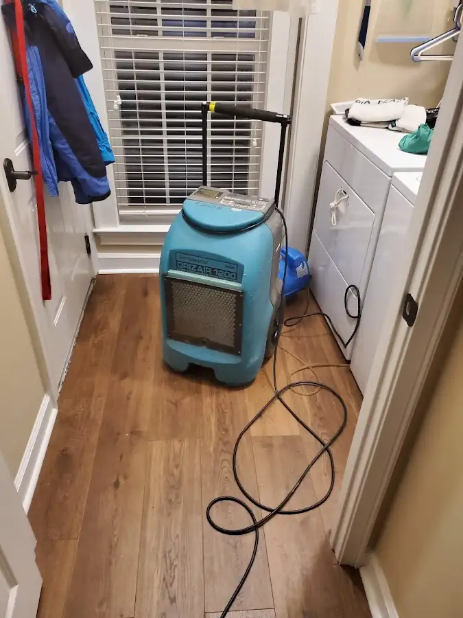 Commercial dehumidifier deployed for Flood Damage Cleanup in Tuckahoe